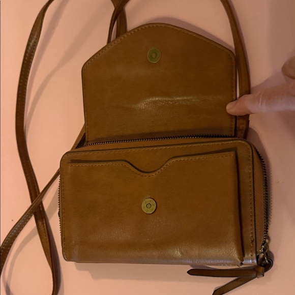 Elegant Brown Leather Shoulder Bag - Picture 2 of 6